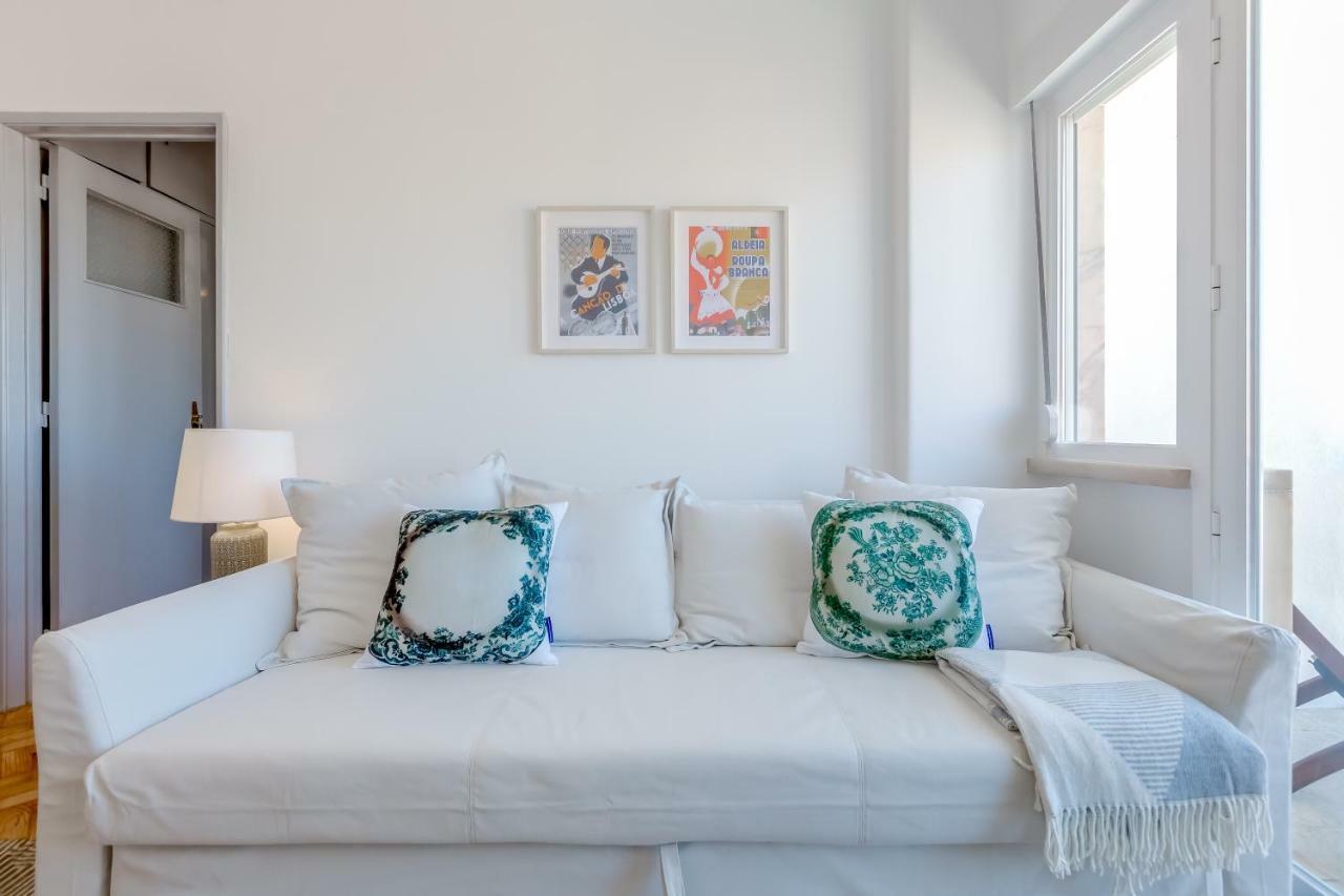 Renovated Sunny Apartment With Amazing Sunset Balcony , By Timecooler Lisboa Dış mekan fotoğraf