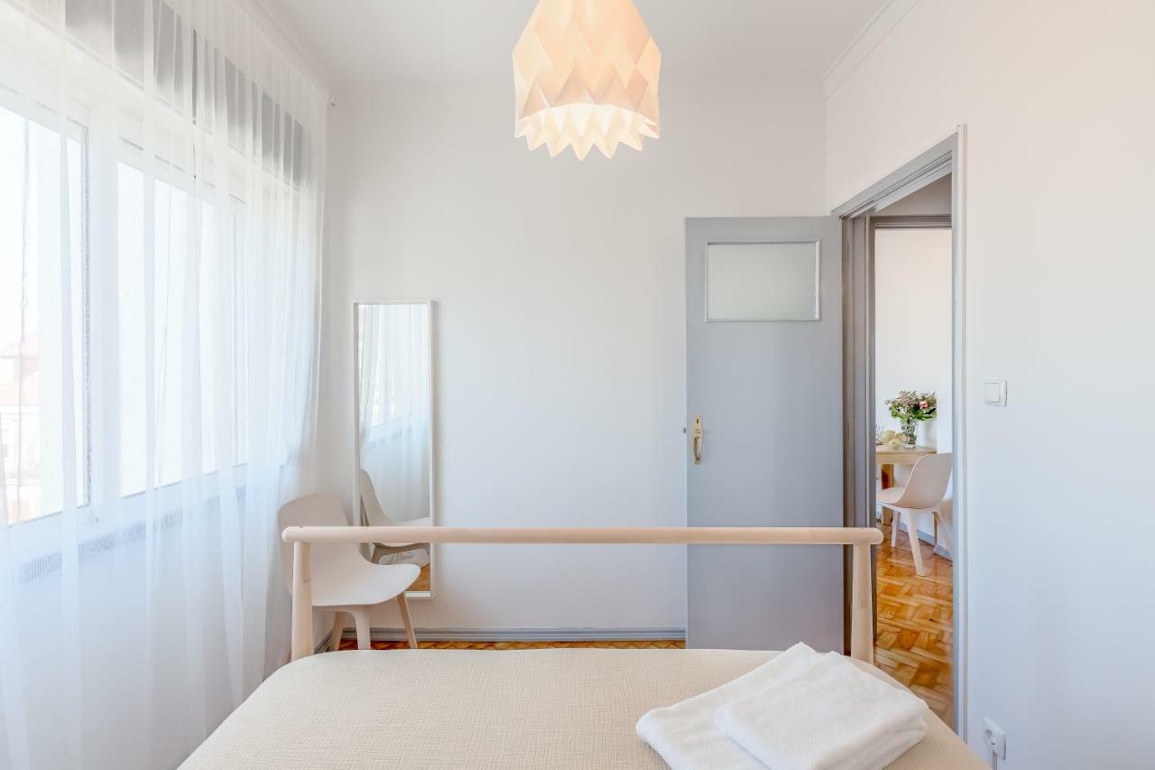Renovated Sunny Apartment With Amazing Sunset Balcony , By Timecooler Lisboa Dış mekan fotoğraf