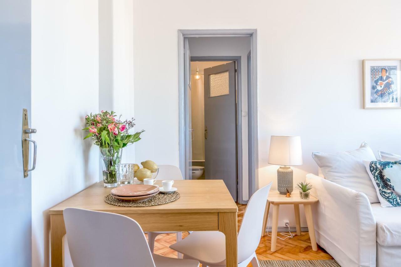 Renovated Sunny Apartment With Amazing Sunset Balcony , By Timecooler Lisboa Dış mekan fotoğraf