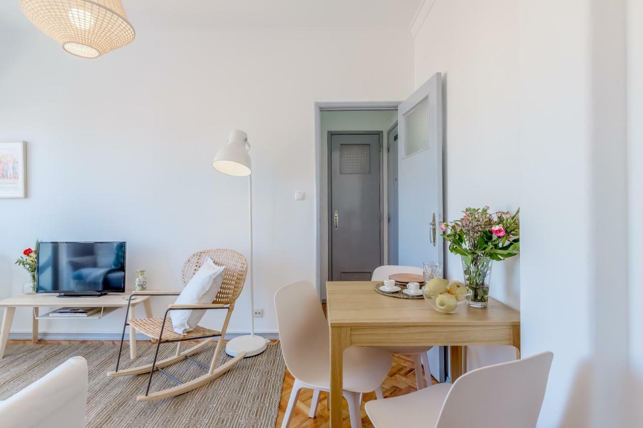Renovated Sunny Apartment With Amazing Sunset Balcony , By Timecooler Lisboa Dış mekan fotoğraf