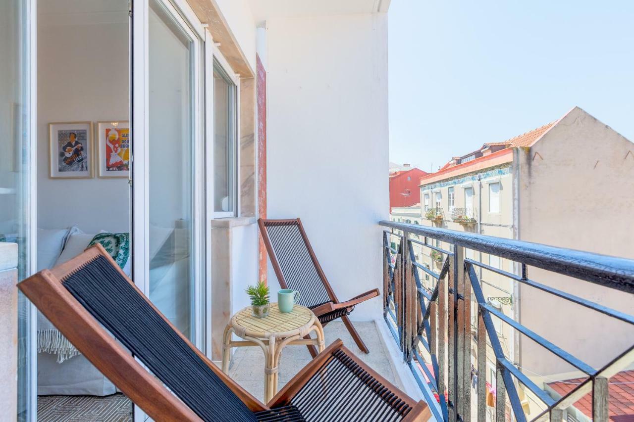 Renovated Sunny Apartment With Amazing Sunset Balcony , By Timecooler Lisboa Dış mekan fotoğraf