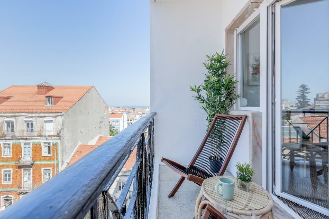 Renovated Sunny Apartment With Amazing Sunset Balcony , By Timecooler Lisboa Dış mekan fotoğraf