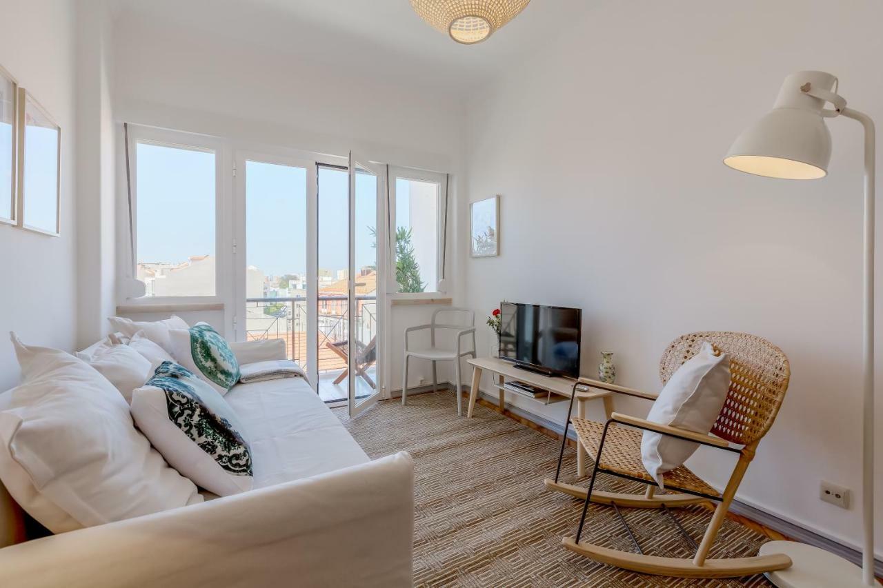 Renovated Sunny Apartment With Amazing Sunset Balcony , By Timecooler Lisboa Dış mekan fotoğraf